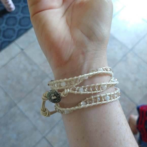 Victoria Emerson white beaded wrap bracelet - Picture 2 of 3